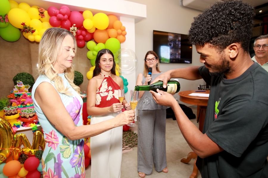 COMEMORAÇÃO DOS 20 ANOS DO “MUNDO DA FESTA” - Eloisa Mattos