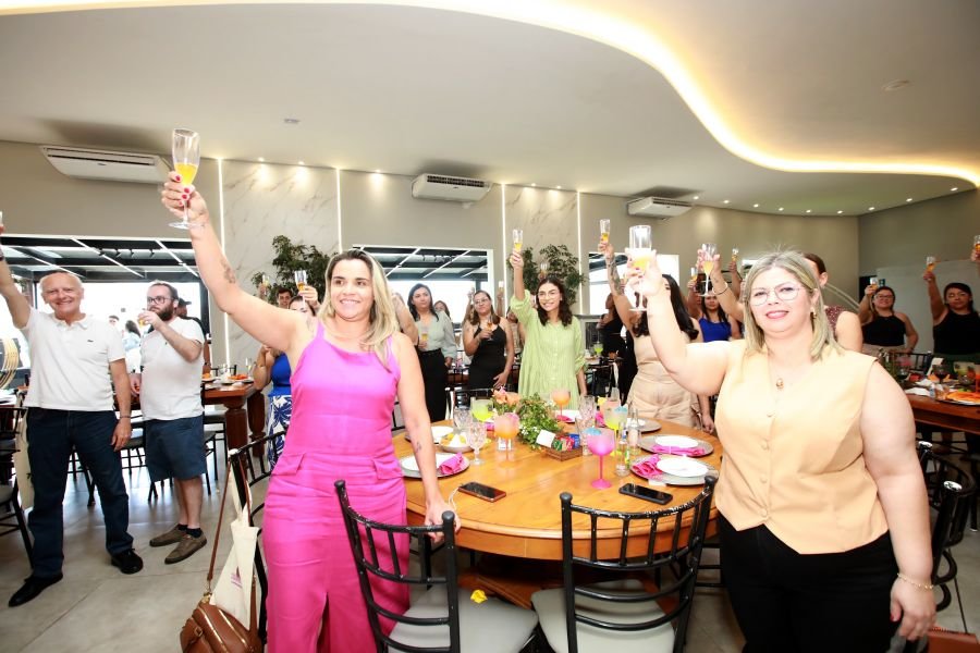 COMEMORAÇÃO DOS 20 ANOS DO “MUNDO DA FESTA” - Eloisa Mattos