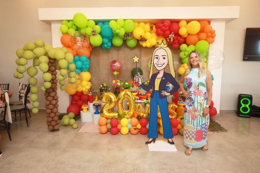 COMEMORAÇÃO DOS 20 ANOS DO “MUNDO DA FESTA” - Eloisa Mattos