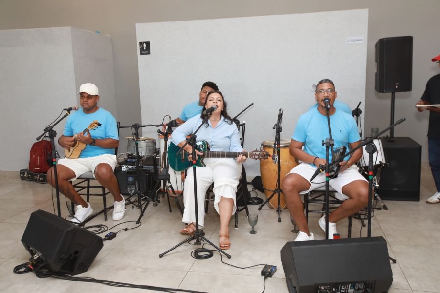 COMEMORAÇÃO DOS 20 ANOS DO “MUNDO DA FESTA” - Eloisa Mattos