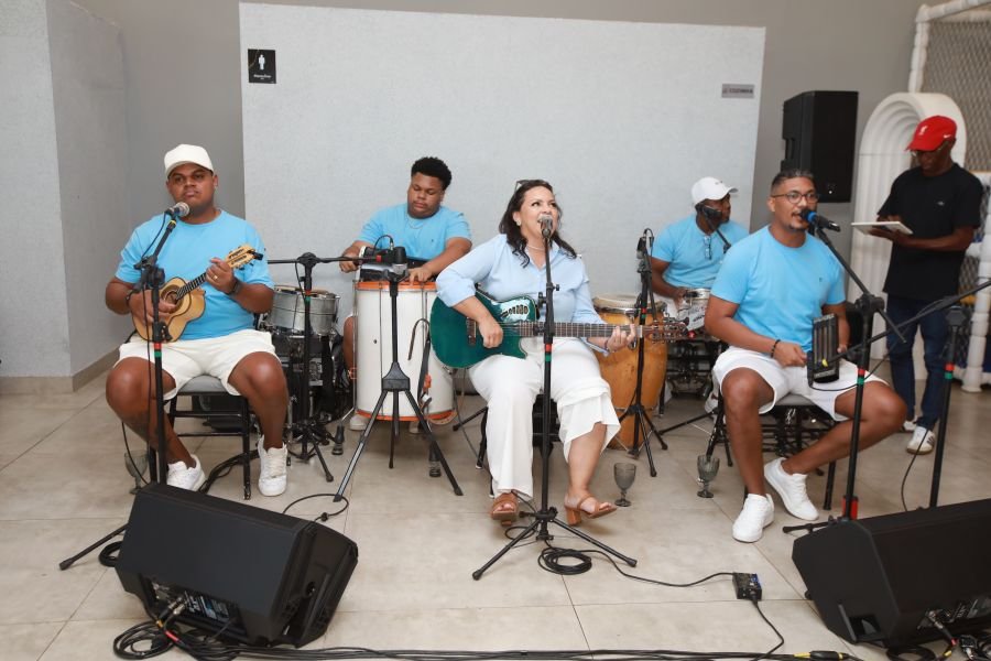 COMEMORAÇÃO DOS 20 ANOS DO “MUNDO DA FESTA” - Eloisa Mattos