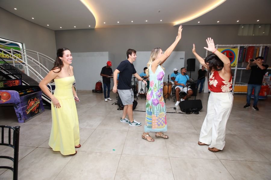 COMEMORAÇÃO DOS 20 ANOS DO “MUNDO DA FESTA” - Eloisa Mattos