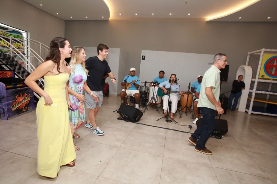 COMEMORAÇÃO DOS 20 ANOS DO “MUNDO DA FESTA” - Eloisa Mattos