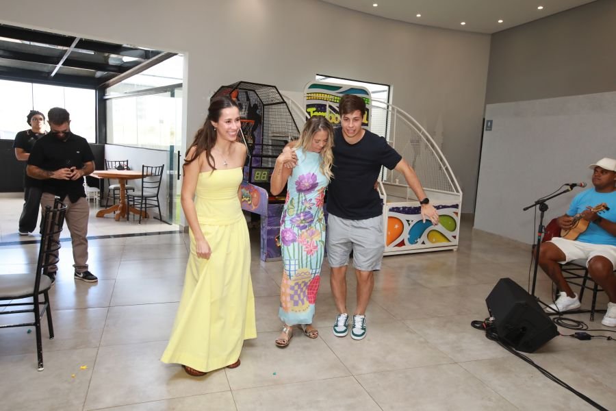 COMEMORAÇÃO DOS 20 ANOS DO “MUNDO DA FESTA” - Eloisa Mattos