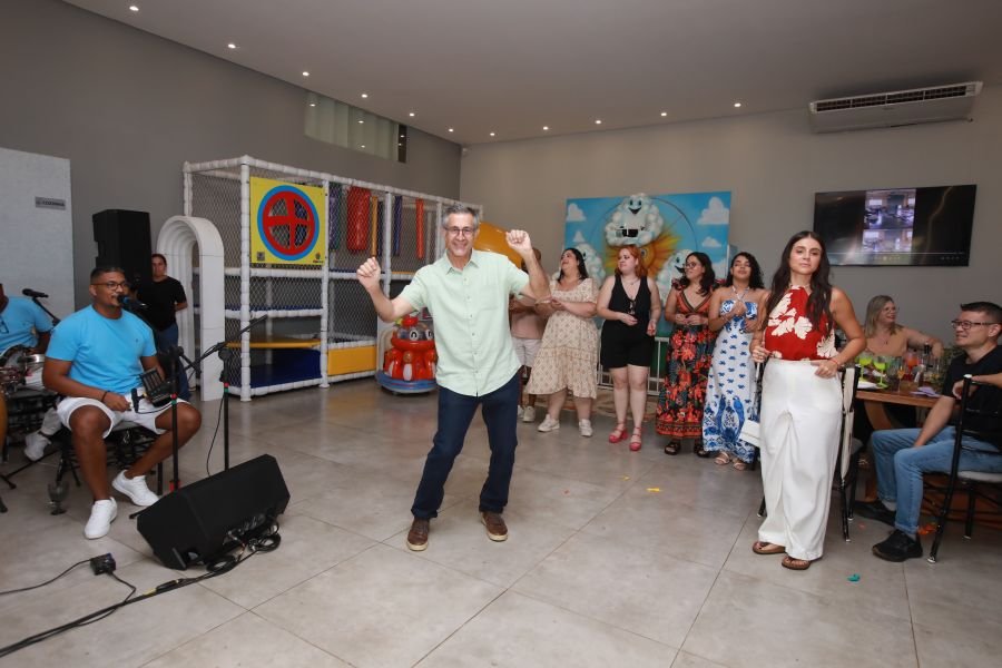 COMEMORAÇÃO DOS 20 ANOS DO “MUNDO DA FESTA” - Eloisa Mattos