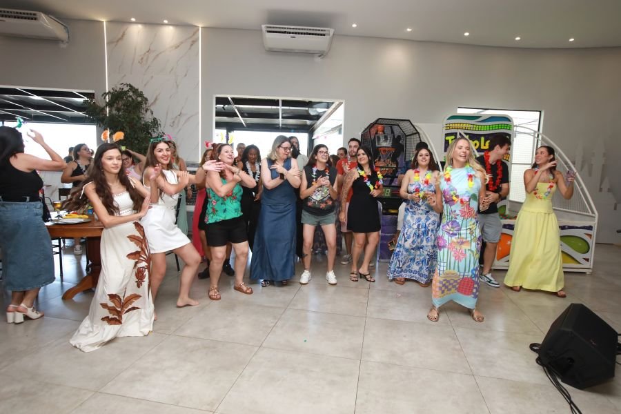 COMEMORAÇÃO DOS 20 ANOS DO “MUNDO DA FESTA” - Eloisa Mattos