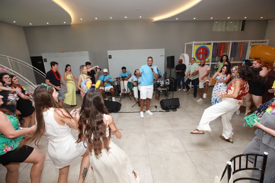 COMEMORAÇÃO DOS 20 ANOS DO “MUNDO DA FESTA” - Eloisa Mattos