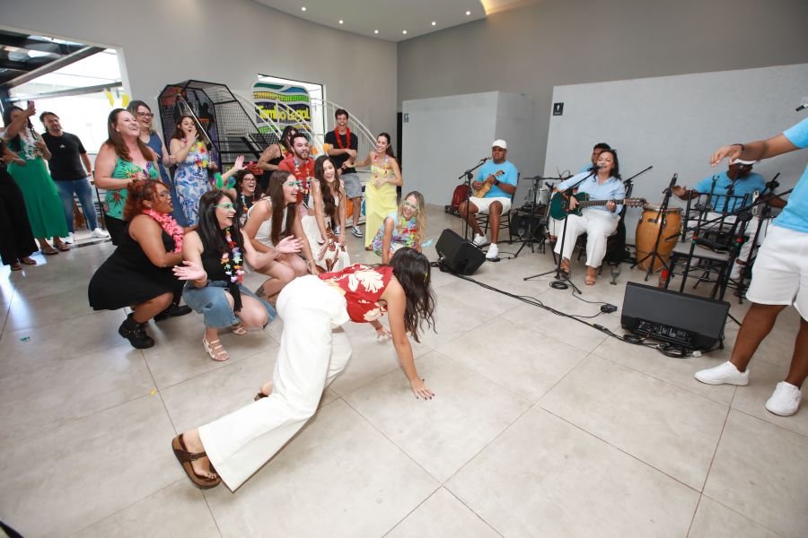 COMEMORAÇÃO DOS 20 ANOS DO “MUNDO DA FESTA” - Eloisa Mattos