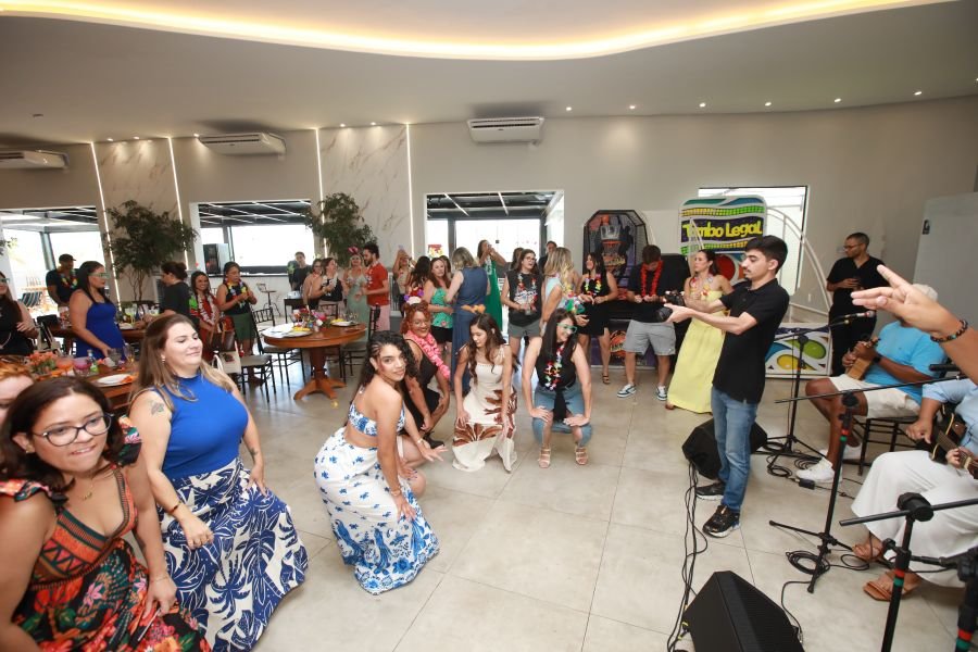 COMEMORAÇÃO DOS 20 ANOS DO “MUNDO DA FESTA” - Eloisa Mattos