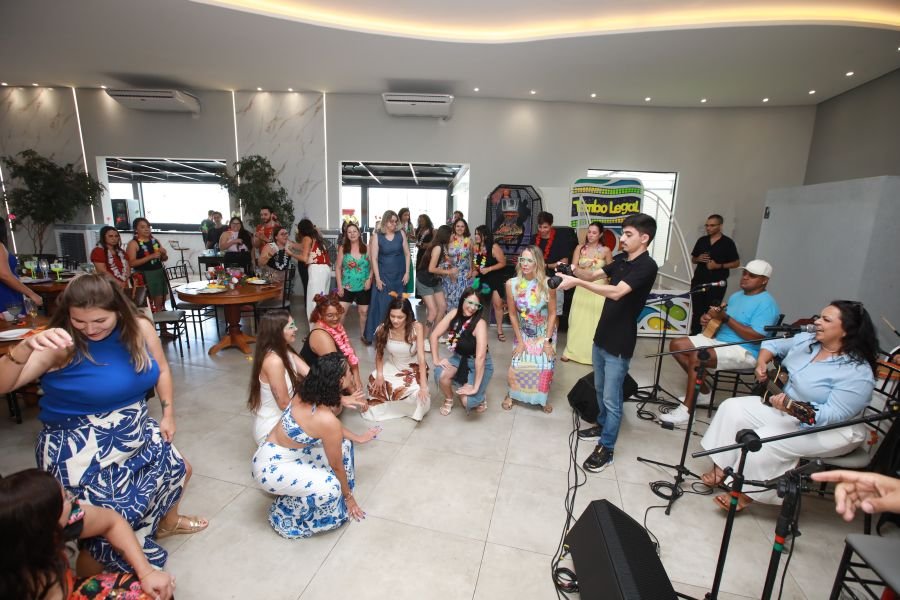 COMEMORAÇÃO DOS 20 ANOS DO “MUNDO DA FESTA” - Eloisa Mattos