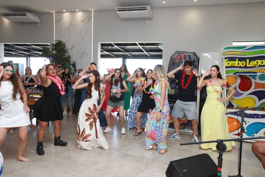 COMEMORAÇÃO DOS 20 ANOS DO “MUNDO DA FESTA” - Eloisa Mattos