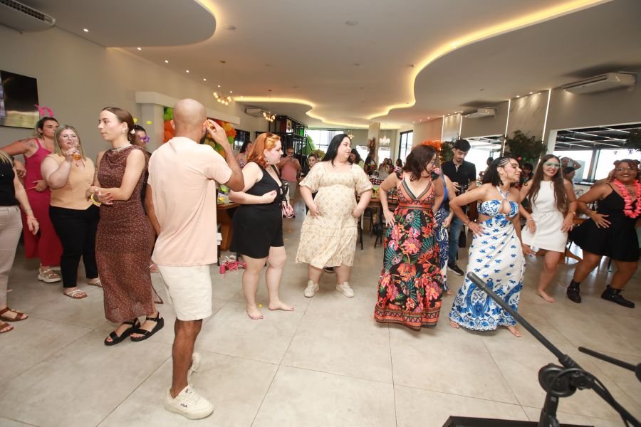 COMEMORAÇÃO DOS 20 ANOS DO “MUNDO DA FESTA” - Eloisa Mattos