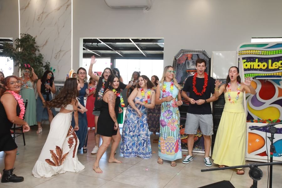 COMEMORAÇÃO DOS 20 ANOS DO “MUNDO DA FESTA” - Eloisa Mattos