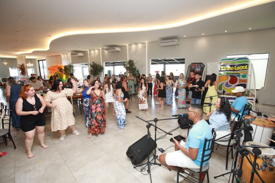 COMEMORAÇÃO DOS 20 ANOS DO “MUNDO DA FESTA” - Eloisa Mattos