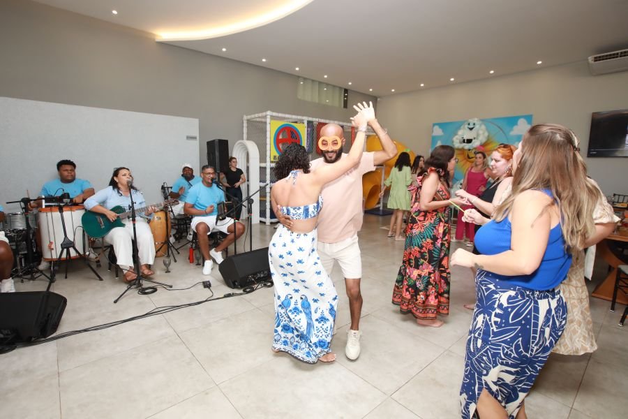 COMEMORAÇÃO DOS 20 ANOS DO “MUNDO DA FESTA” - Eloisa Mattos