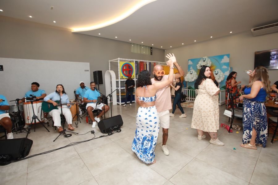 COMEMORAÇÃO DOS 20 ANOS DO “MUNDO DA FESTA” - Eloisa Mattos