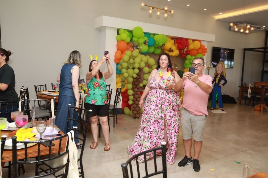 COMEMORAÇÃO DOS 20 ANOS DO “MUNDO DA FESTA” - Eloisa Mattos