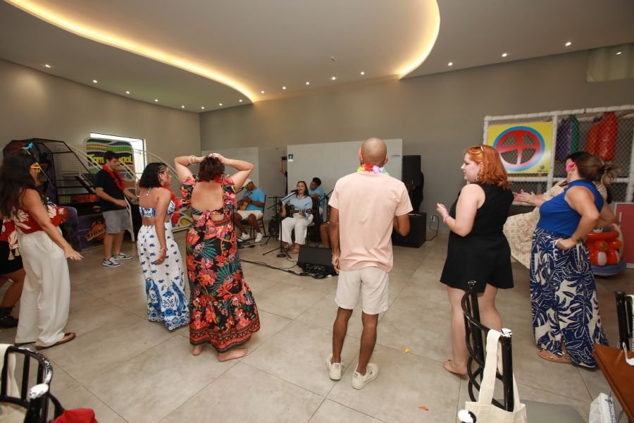 COMEMORAÇÃO DOS 20 ANOS DO “MUNDO DA FESTA” - Eloisa Mattos