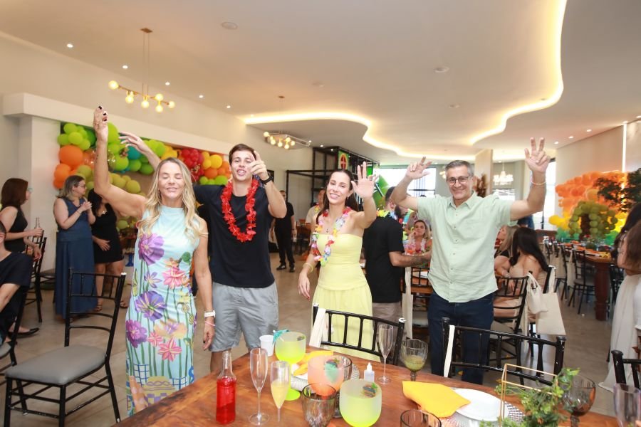 COMEMORAÇÃO DOS 20 ANOS DO “MUNDO DA FESTA” - Eloisa Mattos