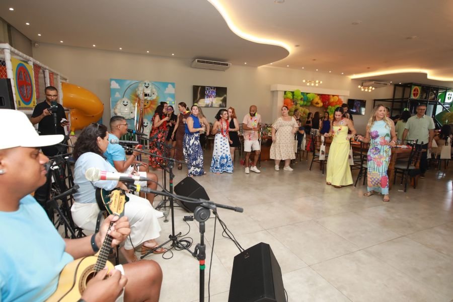 COMEMORAÇÃO DOS 20 ANOS DO “MUNDO DA FESTA” - Eloisa Mattos