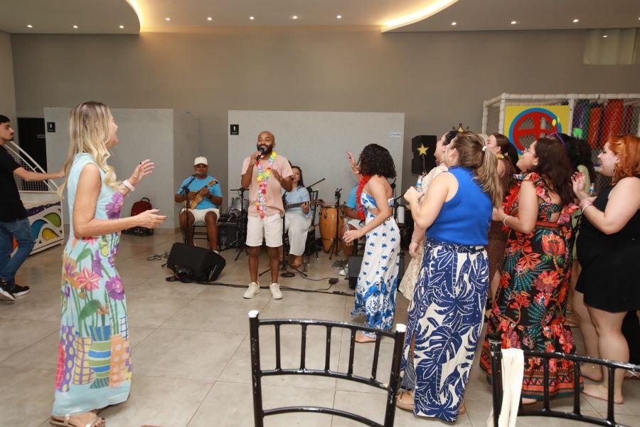 COMEMORAÇÃO DOS 20 ANOS DO “MUNDO DA FESTA” - Eloisa Mattos