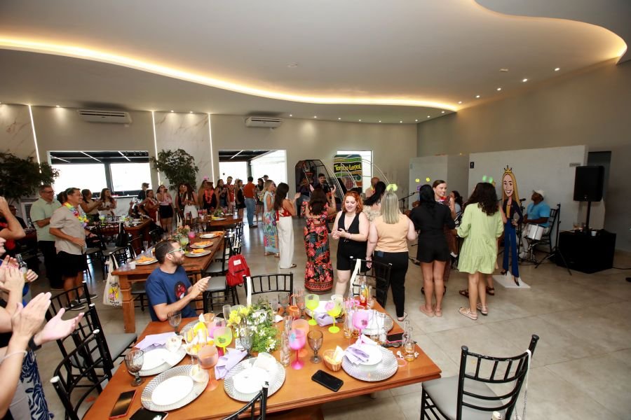 COMEMORAÇÃO DOS 20 ANOS DO “MUNDO DA FESTA” - Eloisa Mattos