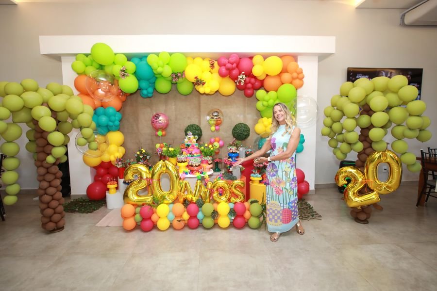 COMEMORAÇÃO DOS 20 ANOS DO “MUNDO DA FESTA” - Eloisa Mattos