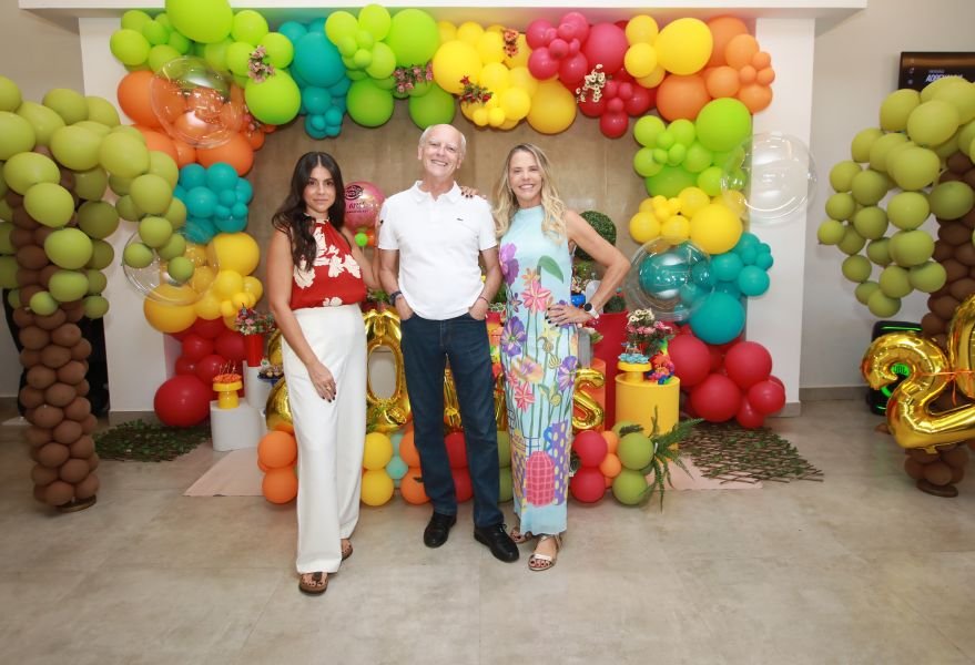 COMEMORAÇÃO DOS 20 ANOS DO “MUNDO DA FESTA” - Eloisa Mattos