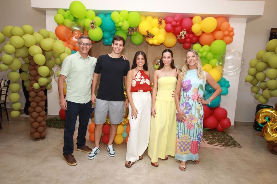 COMEMORAÇÃO DOS 20 ANOS DO “MUNDO DA FESTA” - Eloisa Mattos