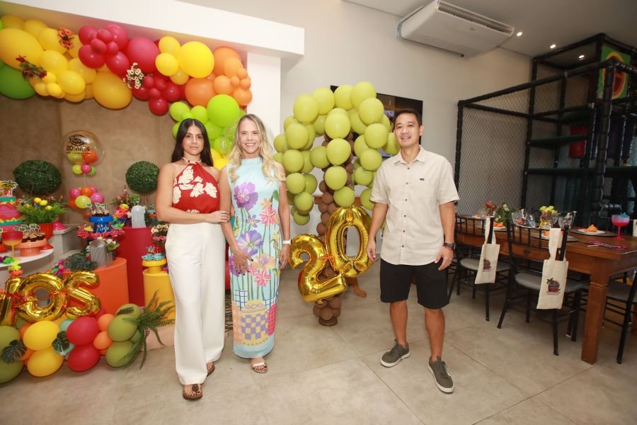 COMEMORAÇÃO DOS 20 ANOS DO “MUNDO DA FESTA” - Eloisa Mattos