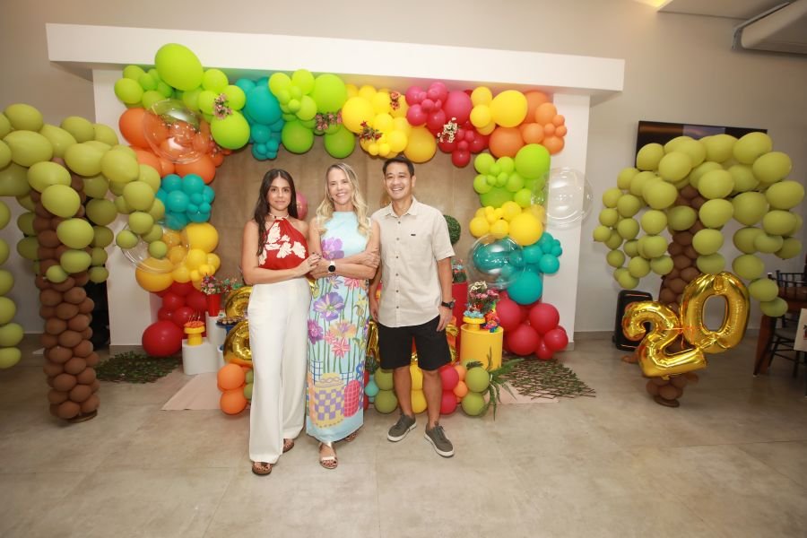 COMEMORAÇÃO DOS 20 ANOS DO “MUNDO DA FESTA” - Eloisa Mattos