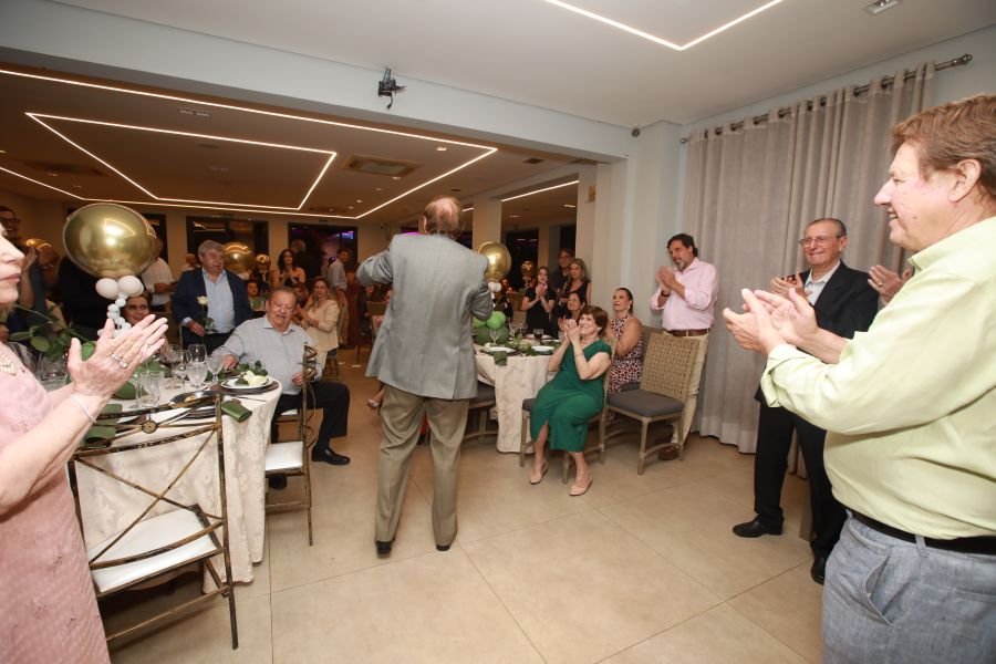 ENCONTRO DOS FORMANDOS DA FARME – TURMA DE 1975: 50 ANOS DE MEDICINA - Eloisa Mattos