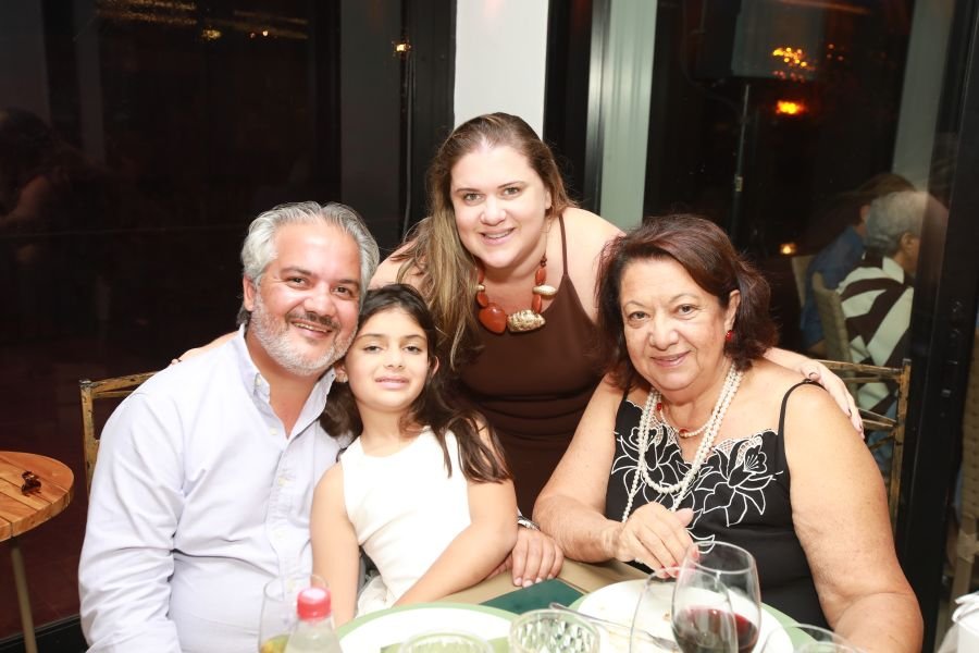 ENCONTRO DOS FORMANDOS DA FARME – TURMA DE 1975: 50 ANOS DE MEDICINA - Eloisa Mattos