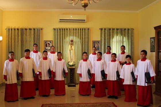 PARÓQUIA MENINO JESUS DE PRAGA RECEBE CANTATA DE NATAL COM CORAL DOS ARAUTOS DO EVANGELHO – 05/12