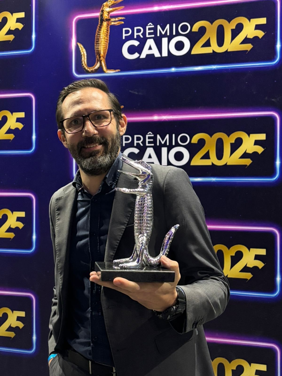 HOT BEACH PARQUES & RESORTS CONQUISTA “JACARÉ DE PRATA” NO PRÊMIO CAIO 2025 PELO SERTANEJO WEEKEND