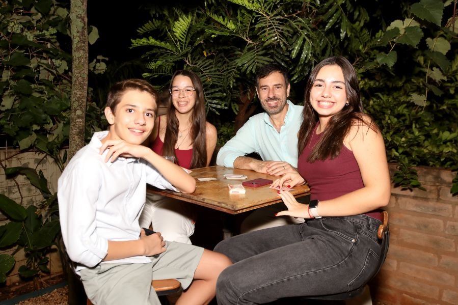 CONFRATERNIZAÇÃO 2025 DA CLÍNICA CALDEIRA ODONTOLOGIA - Eloisa Mattos