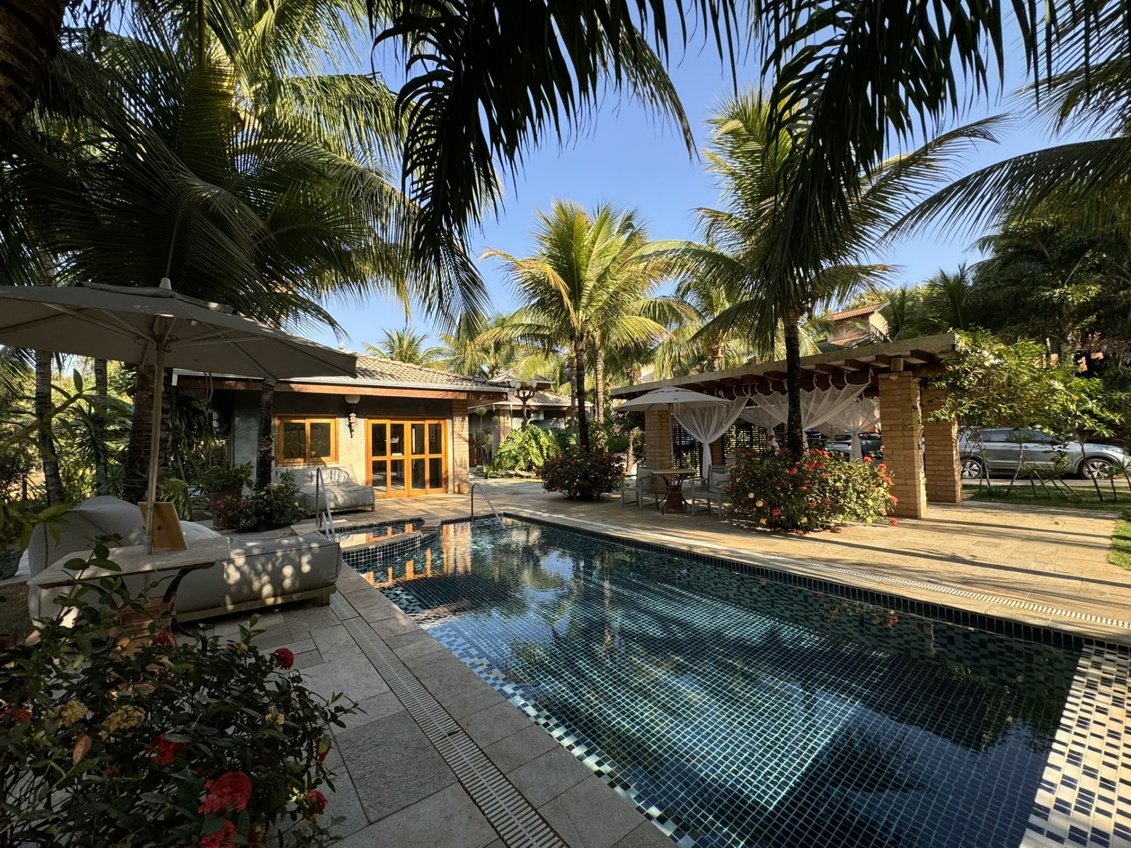 AGORA É POSSÍVEL COMPRAR UMA FRAÇÃO DO HOT BEACH RAÍZES, A NOVA CASA DE FÉRIAS INTIMISTA DE OLÍMPIA