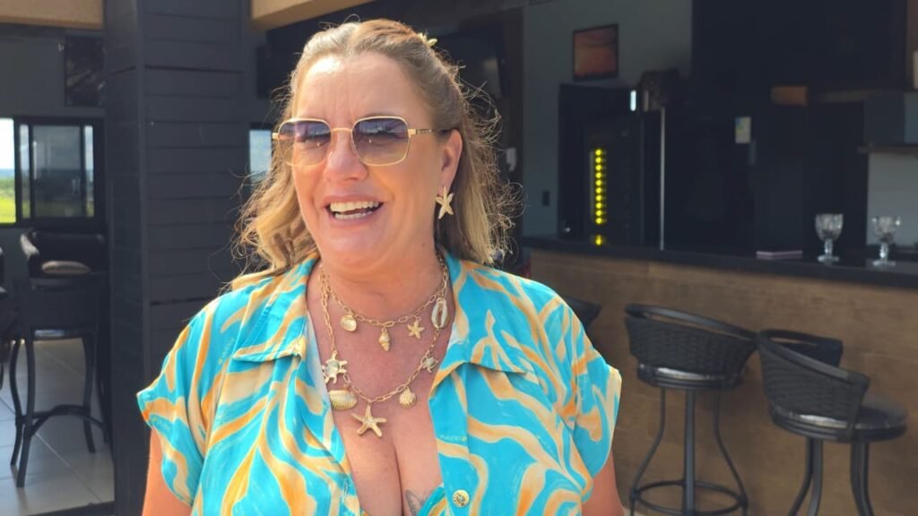No Terceiro Ano de Sucesso, Conectados com Valéria Novelli Estreia Edição de Verão com Novo Cenário, Piscina e Clima Inspirado nos Clássicos da TV
