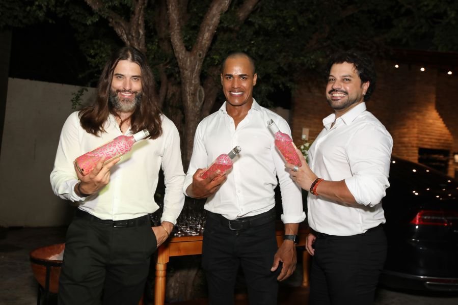 BRINDES AO ANO NOVO – BY JOSÉ AMÉRICO “CASA MACENO/BURITAMA” - Eloisa Mattos