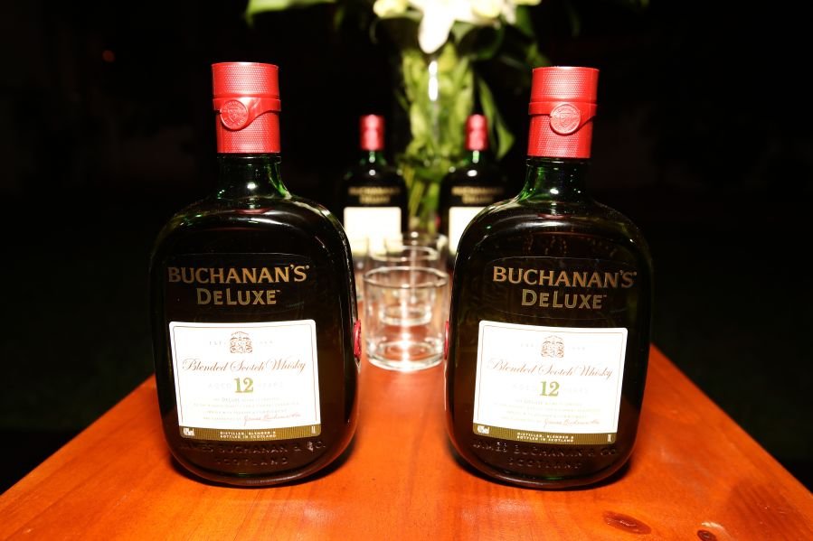 BRINDES AO ANO NOVO – BY JOSÉ AMÉRICO “CASA MACENO/BURITAMA” - Eloisa Mattos