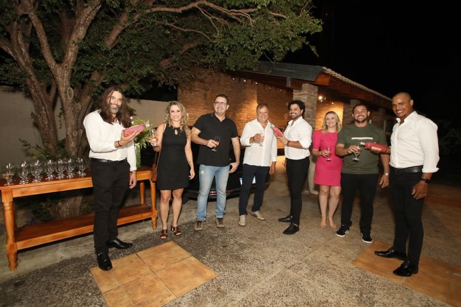 BRINDES AO ANO NOVO – BY JOSÉ AMÉRICO “CASA MACENO/BURITAMA” - Eloisa Mattos