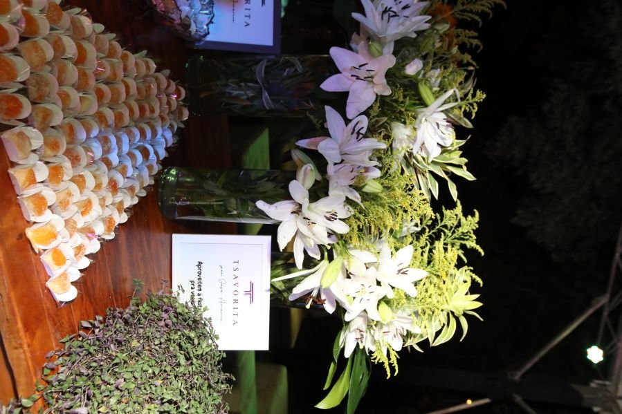 BRINDES AO ANO NOVO – BY JOSÉ AMÉRICO “CASA MACENO/BURITAMA” - Eloisa Mattos