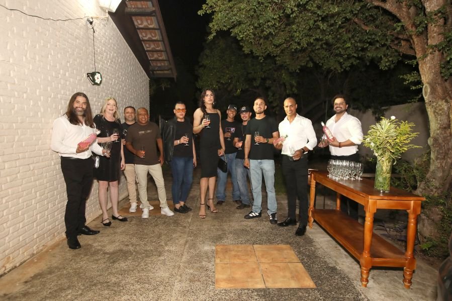 BRINDES AO ANO NOVO – BY JOSÉ AMÉRICO “CASA MACENO/BURITAMA” - Eloisa Mattos