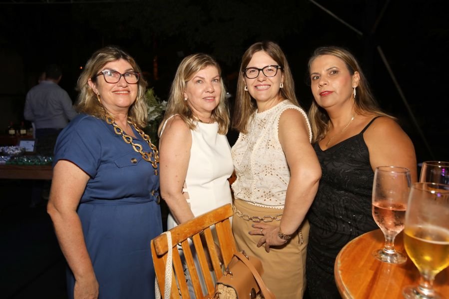 BRINDES AO ANO NOVO – BY JOSÉ AMÉRICO “CASA MACENO/BURITAMA” - Eloisa Mattos