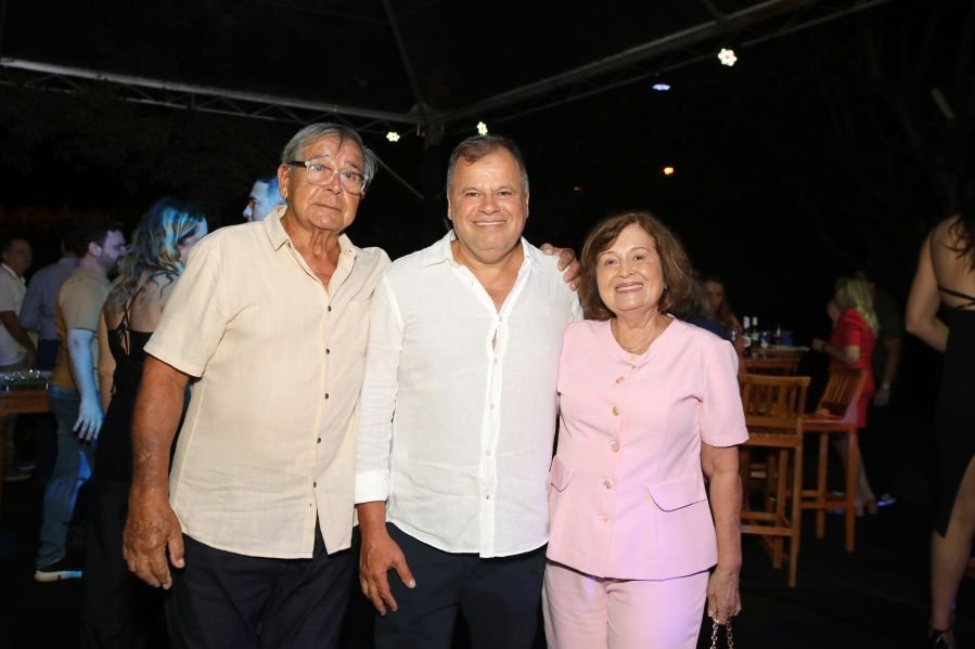 BRINDES AO ANO NOVO – BY JOSÉ AMÉRICO “CASA MACENO/BURITAMA” - Eloisa Mattos