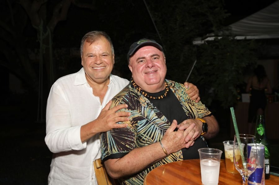 BRINDES AO ANO NOVO – BY JOSÉ AMÉRICO “CASA MACENO/BURITAMA” - Eloisa Mattos