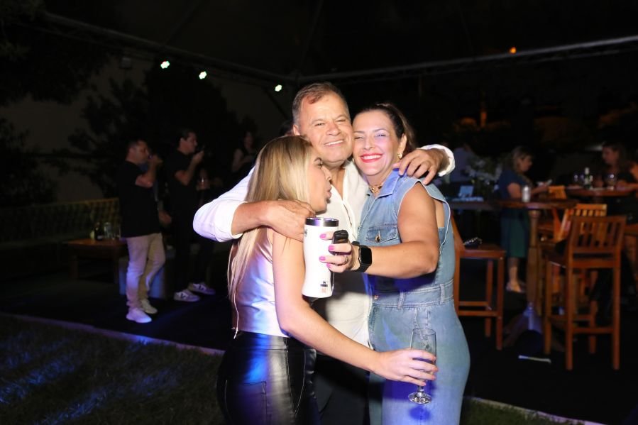 BRINDES AO ANO NOVO – BY JOSÉ AMÉRICO “CASA MACENO/BURITAMA” - Eloisa Mattos