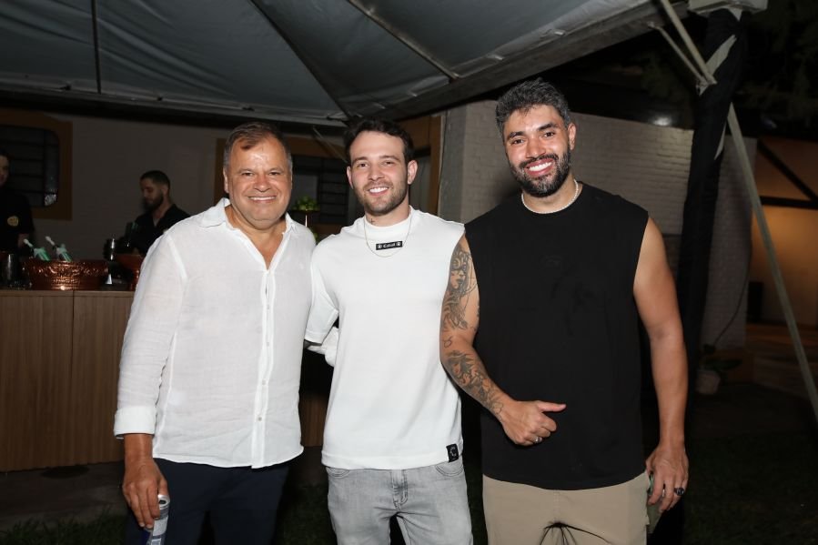 BRINDES AO ANO NOVO – BY JOSÉ AMÉRICO “CASA MACENO/BURITAMA” - Eloisa Mattos