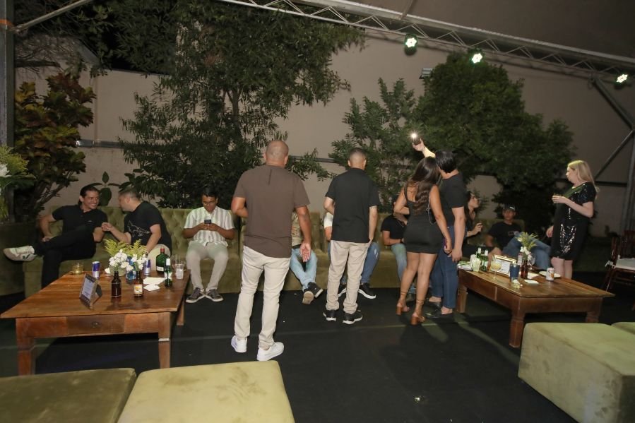 BRINDES AO ANO NOVO – BY JOSÉ AMÉRICO “CASA MACENO/BURITAMA” - Eloisa Mattos