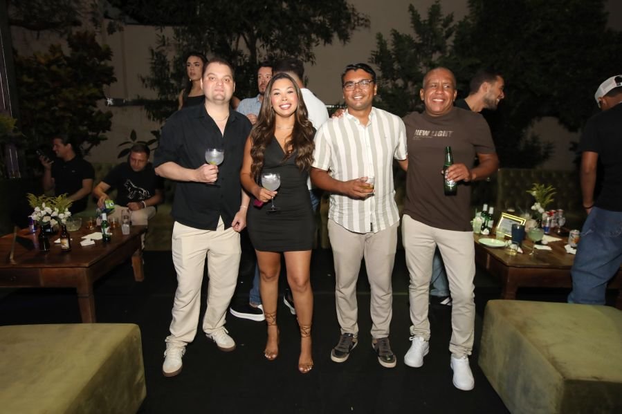 BRINDES AO ANO NOVO – BY JOSÉ AMÉRICO “CASA MACENO/BURITAMA” - Eloisa Mattos